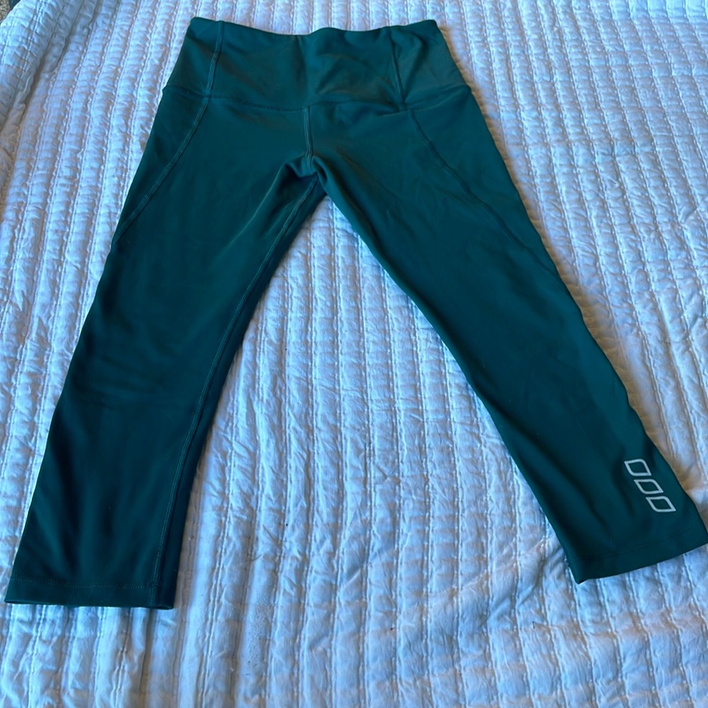 Lorna Jane size small Capri leggings